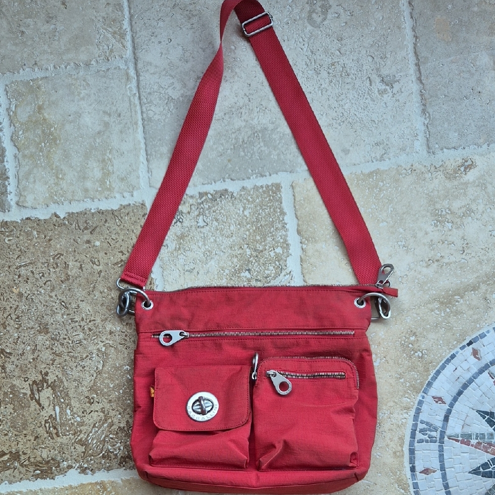 Baggallini Bag With Nickel Tone Hardware